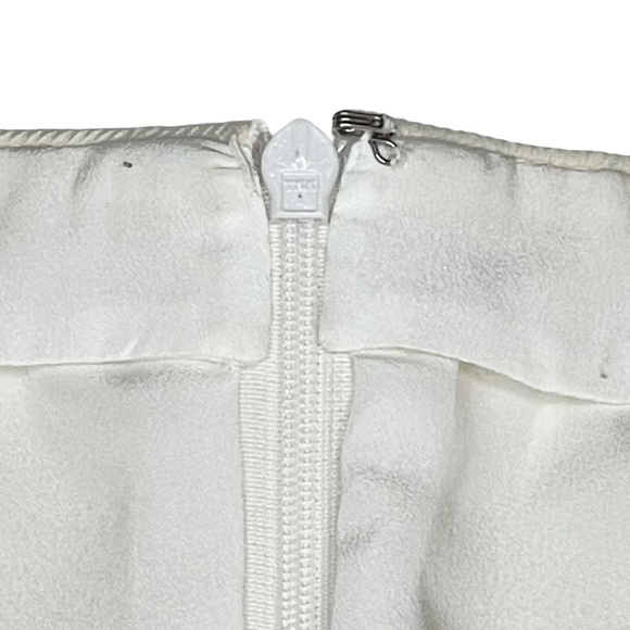 Valentino 𑁍 Chic Rose Lace Appliqué Ribbed Wool Pencil Skirt 𑁍 Cream 𑁍 4 - Picture 13 of 16